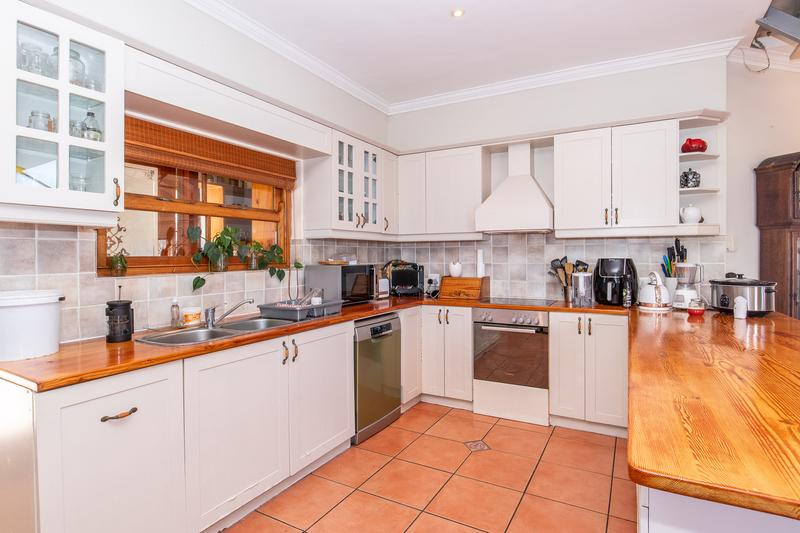 5 Bedroom Property for Sale in Fish Hoek Western Cape